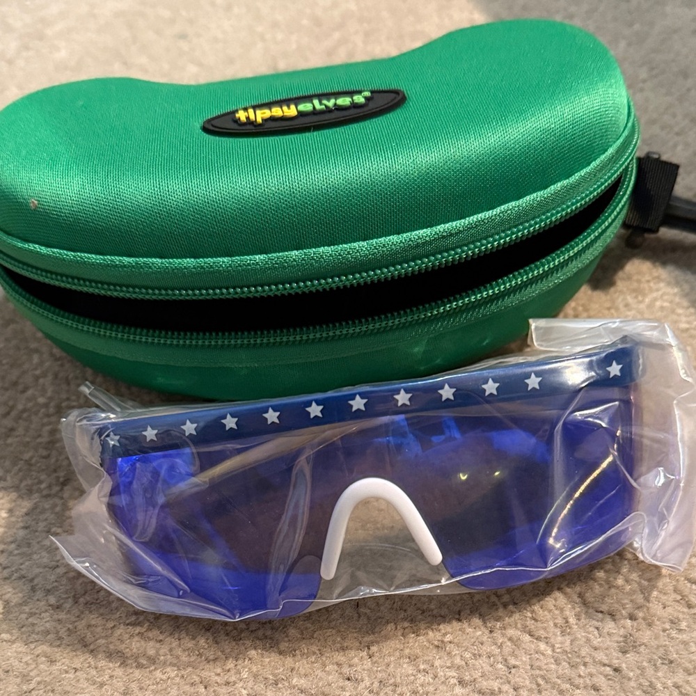 Tipsy Elf Say Can You See Blue Star-Pattern Sunglasses with Green Case